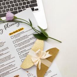 modern-wedding-planner-laptop-copy-space